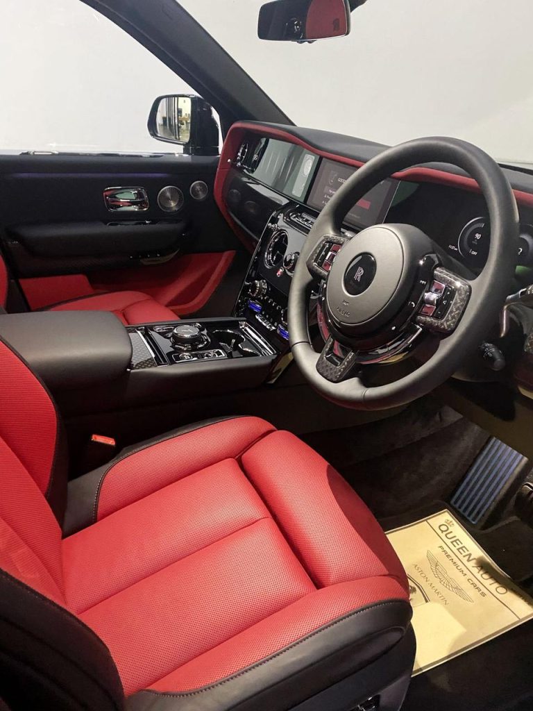Harga Rolls Royce Cullinan Series II 2025-4 Black 6c