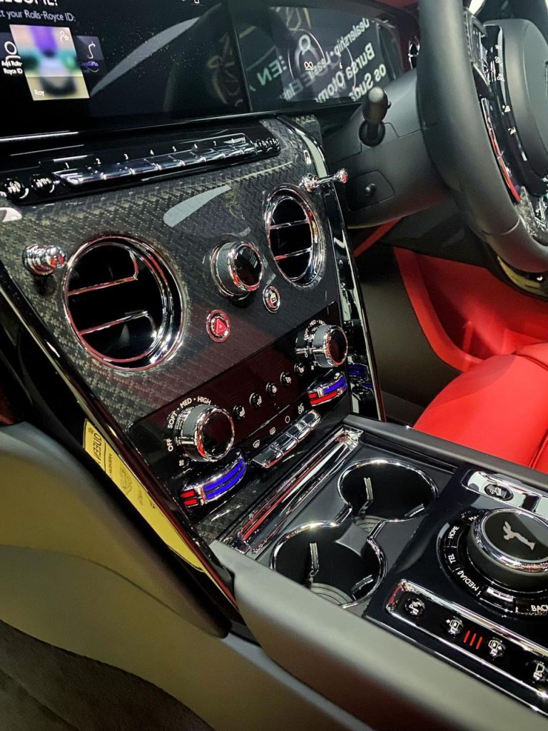 Harga Rolls Royce Cullinan Series II 2025-4 Black 6f