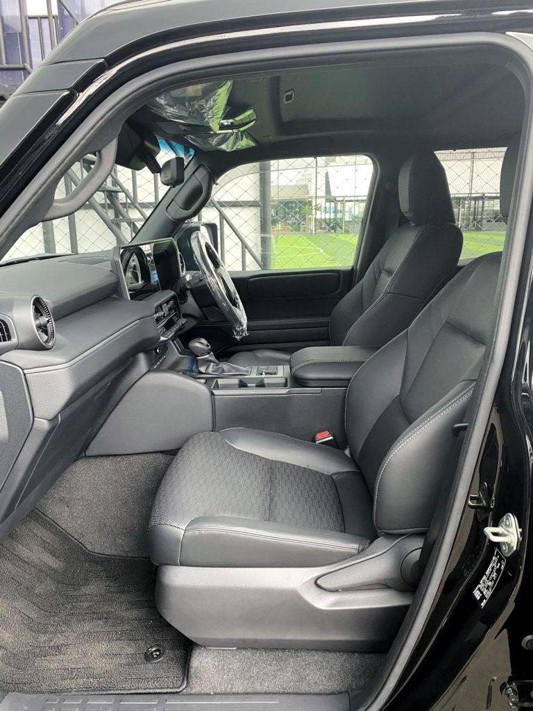 Interior Toyota land cruiser Prado 2.8 ZX 2026 Indonesia Black 3