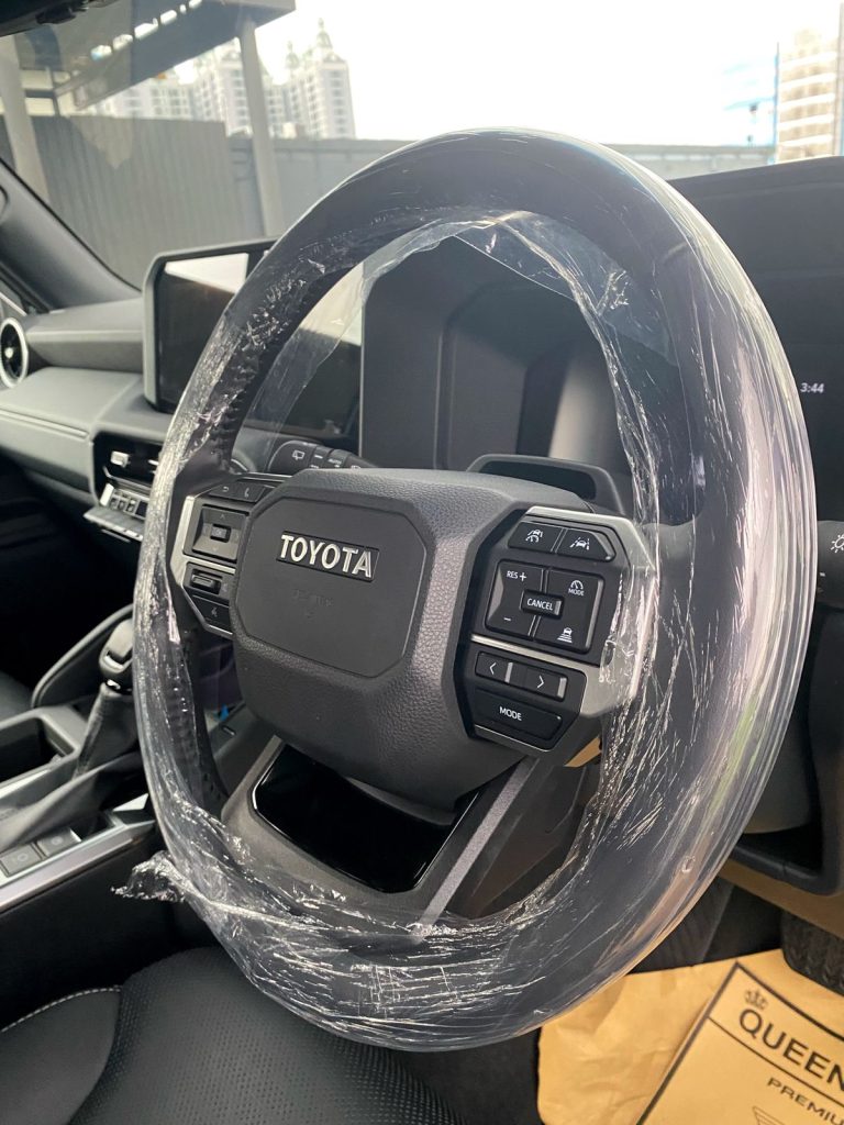 Interior Toyota land cruiser Prado 2.8 ZX 2026 Indonesia Black 3a