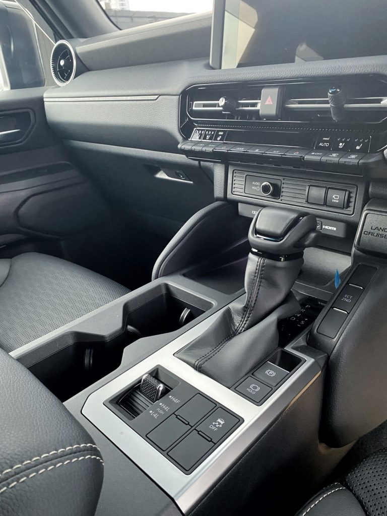 Interior Toyota land cruiser Prado 2.8 ZX 2026 Indonesia Black 4