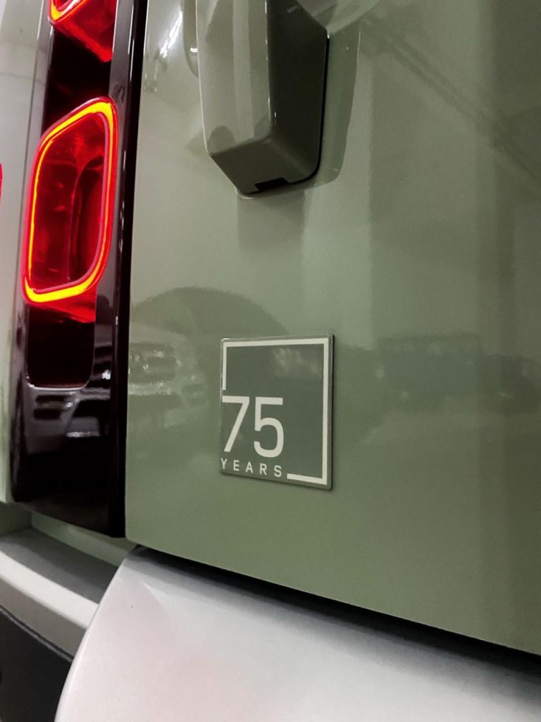 Harga Land Rover Defender 2025-2024 Green 6c