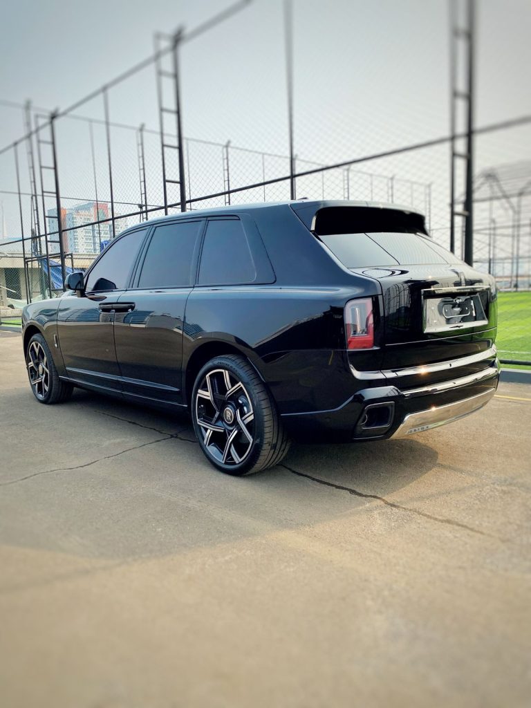 Rolls Royce Cullinan 6.2 series II ( 2+3) Black Indonesia 4