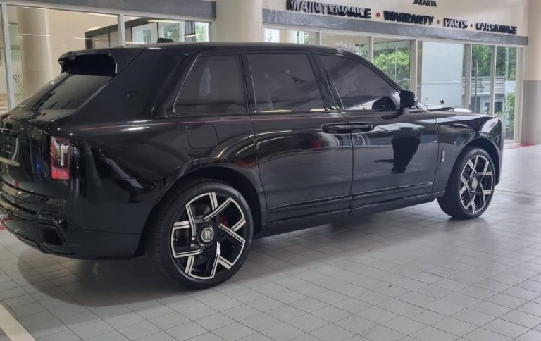 Harga Rolls Royce Cullinan Series II 2025-4 Black 6a