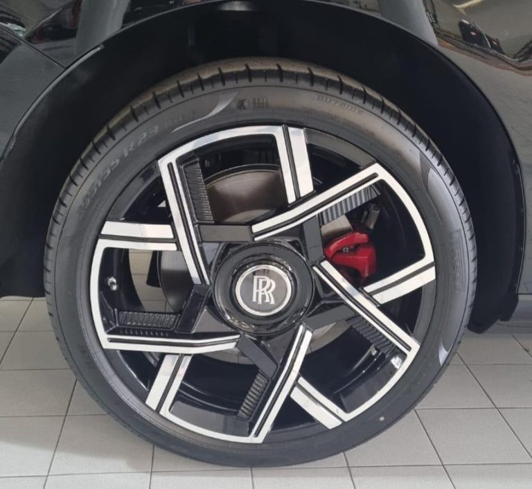Harga Rolls Royce Cullinan Series II 2025-4 Black 6b