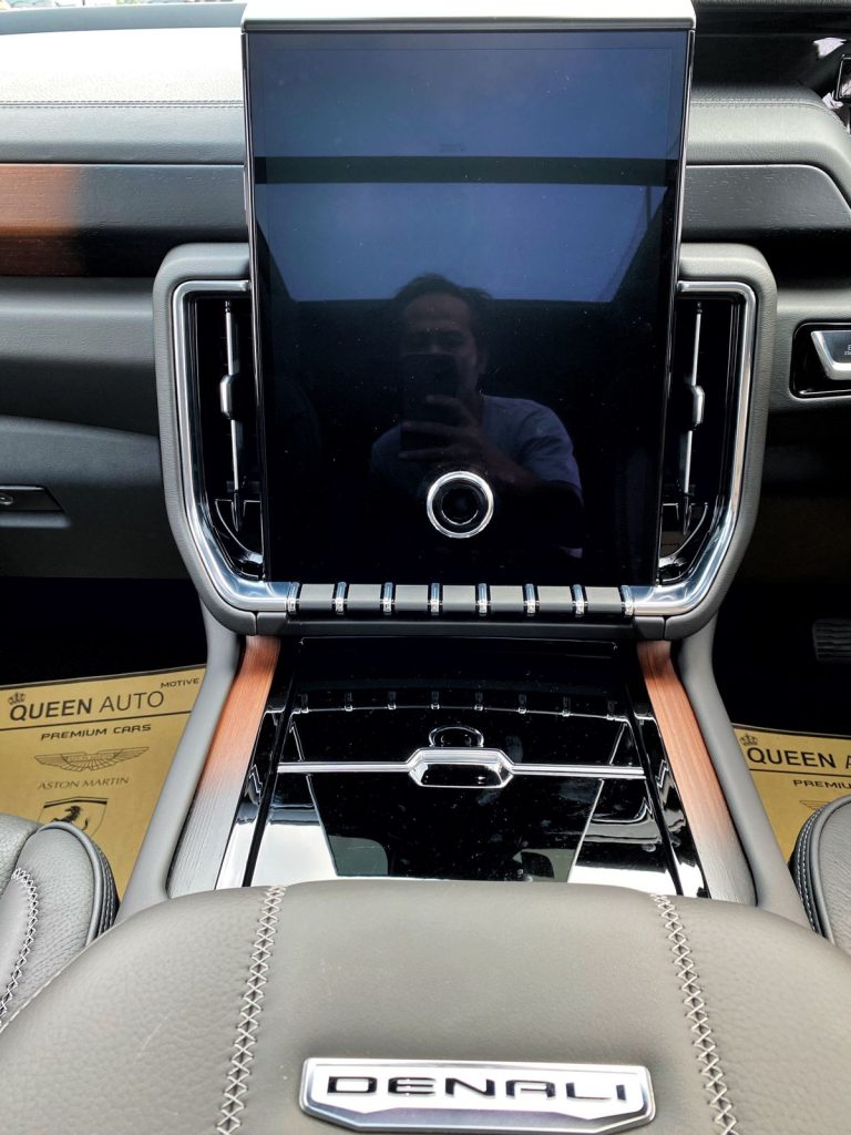 Interior GMC Denali 2026 Indonesia Black 5