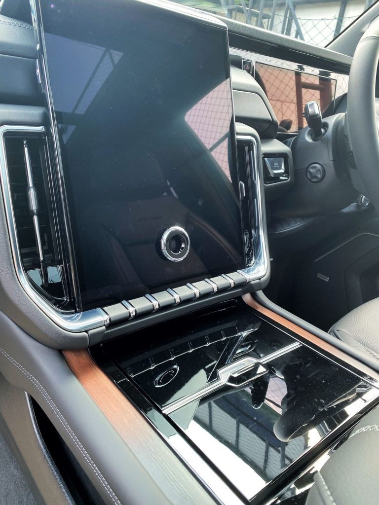 Interior GMC Denali 2026 Indonesia Black 6
