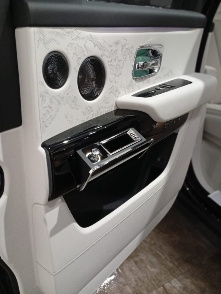 Interior Rolls Royce Cullinan 6.2 series II (2+2) Indonesia Beige 6