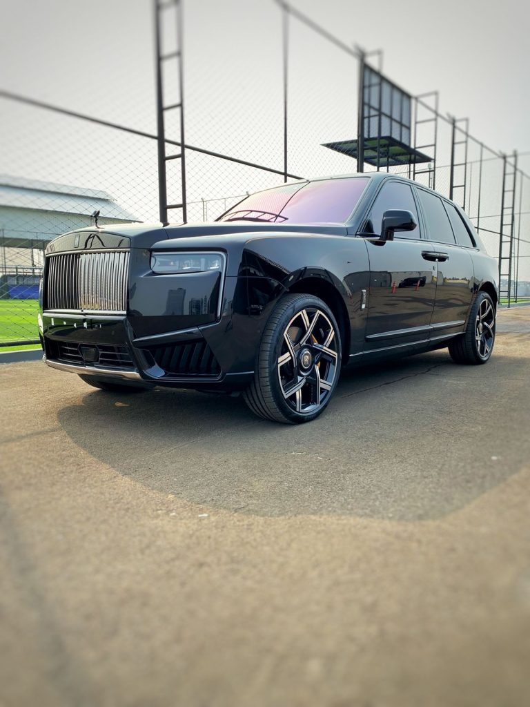 Rolls Royce Cullinan 6.2 series II (2+2) Indonesia Black 1