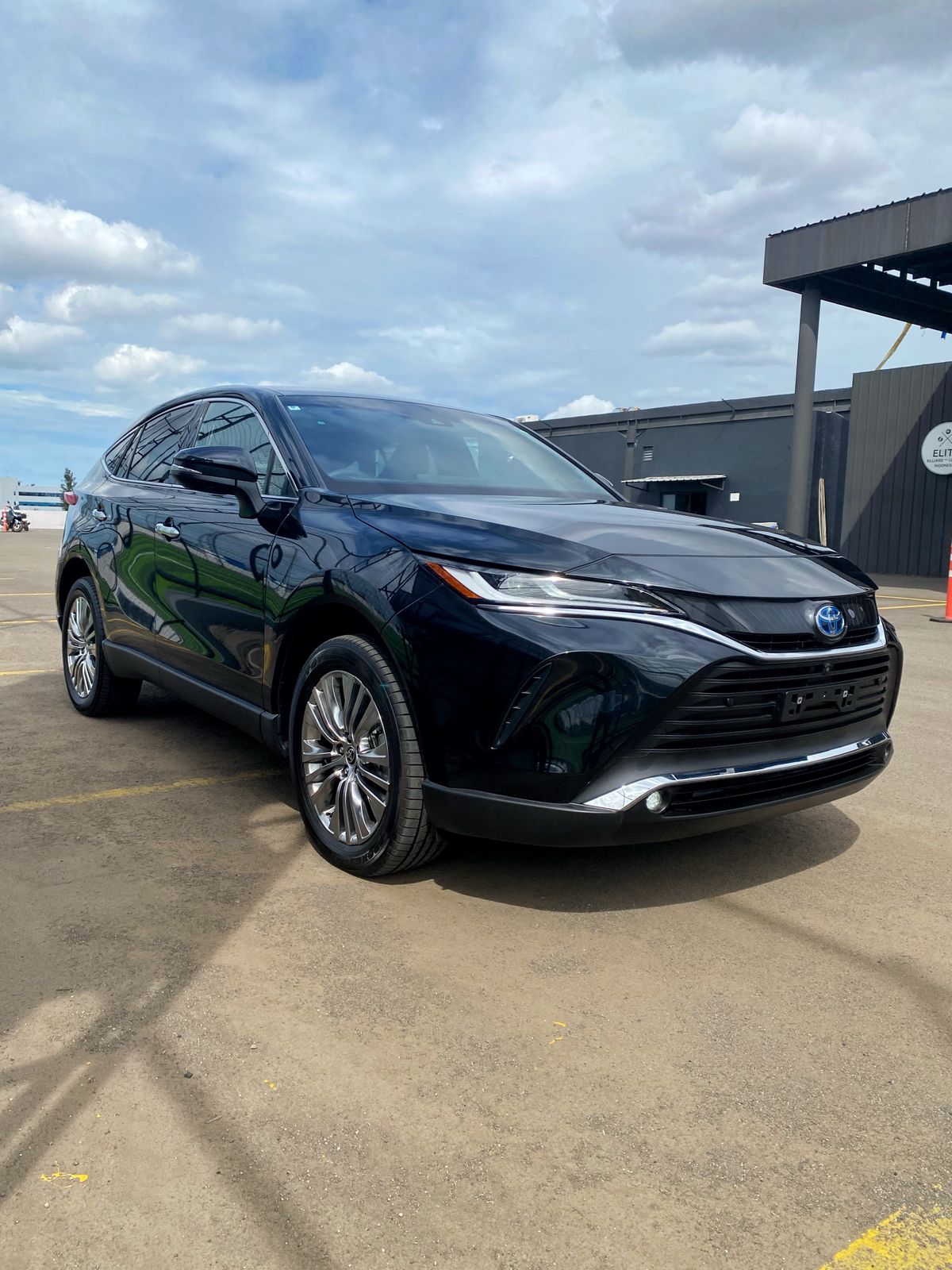 Toyota Harrier 2.5 Z Hybrid Premium – Importir Cars Jakarta